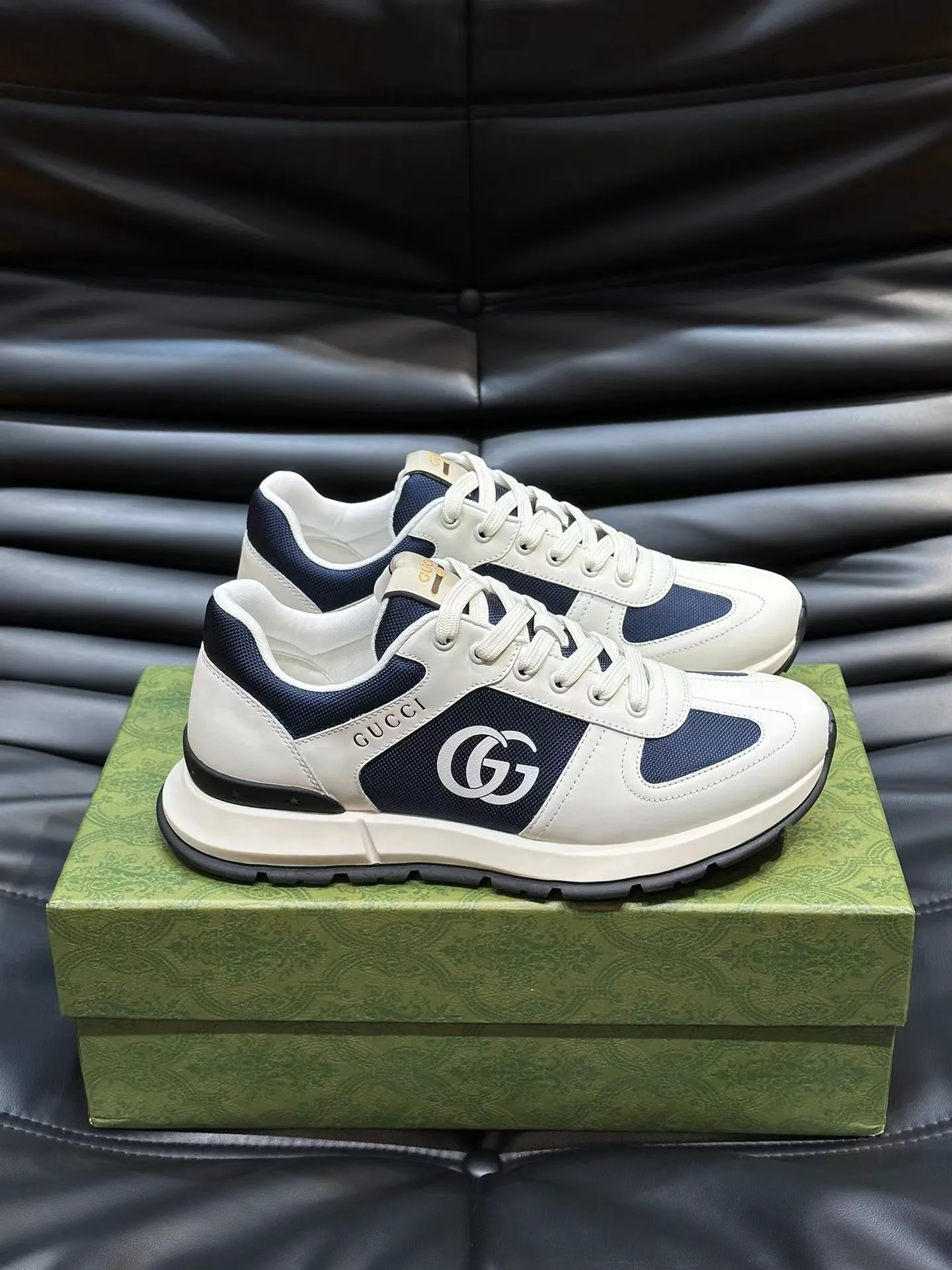 P460 new men's shoes GUCCI [Lightning] latest shoes are shipped. Original quality, fashionable, made of special materials, sheepskin lining, brand new packaging. The foot feels super comfortable and the workmanship is impeccable. Size: 38-45